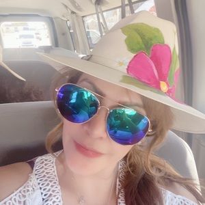 Meet your Posher, Carmen